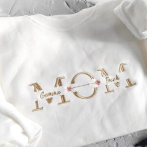Custom mama emboidered  sweatshirt,Mom crewneck with names,Embroidered mama pullover,Mother’s Day shirt, Gift for mom